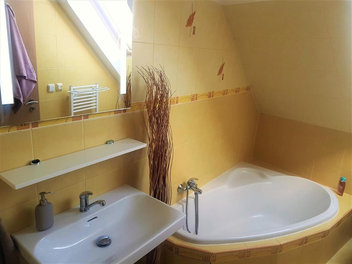 Apartman V Aleji Slavkov u Brna Buitenkant foto